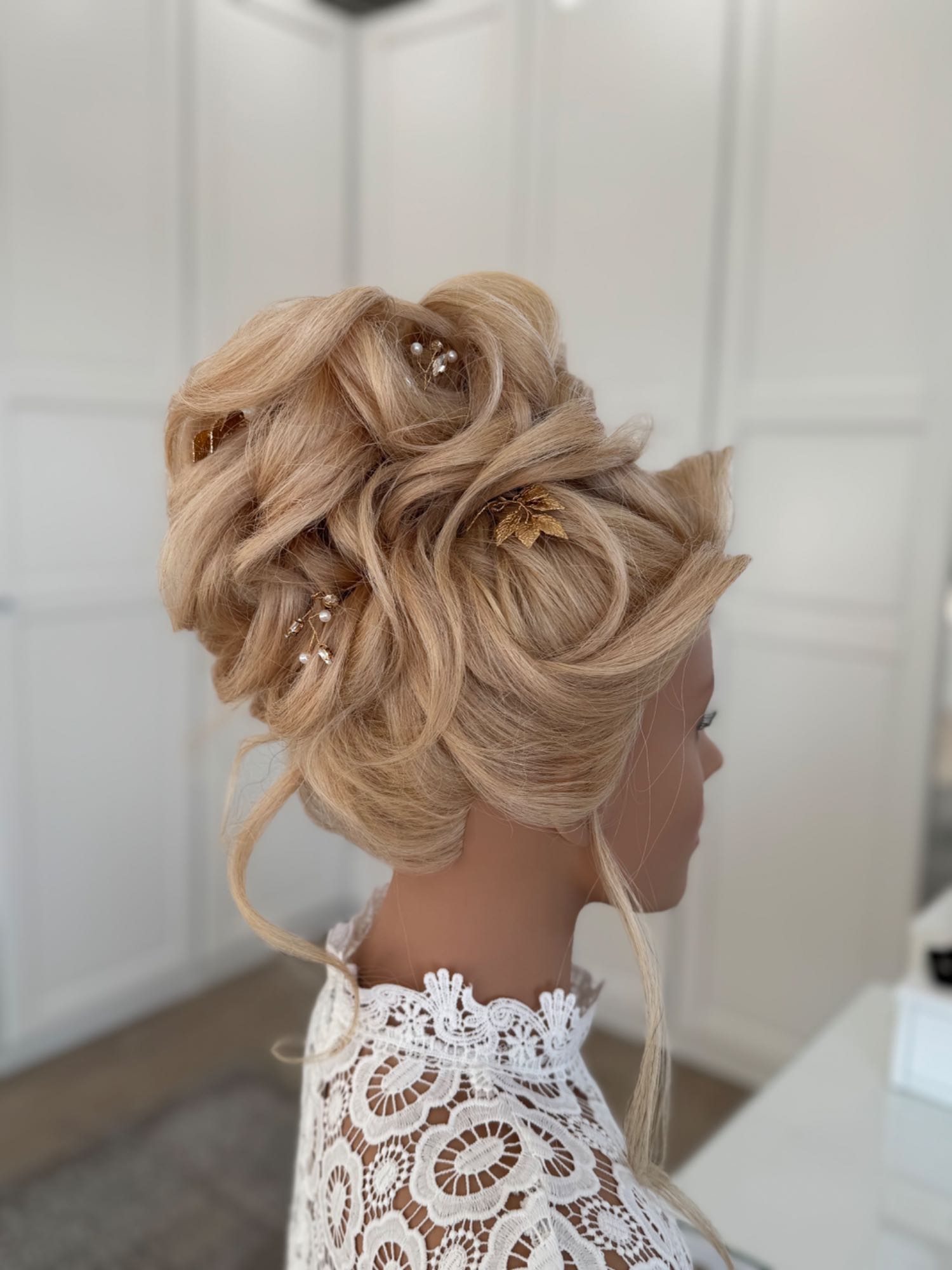 Wysokie eleganckie upięcie