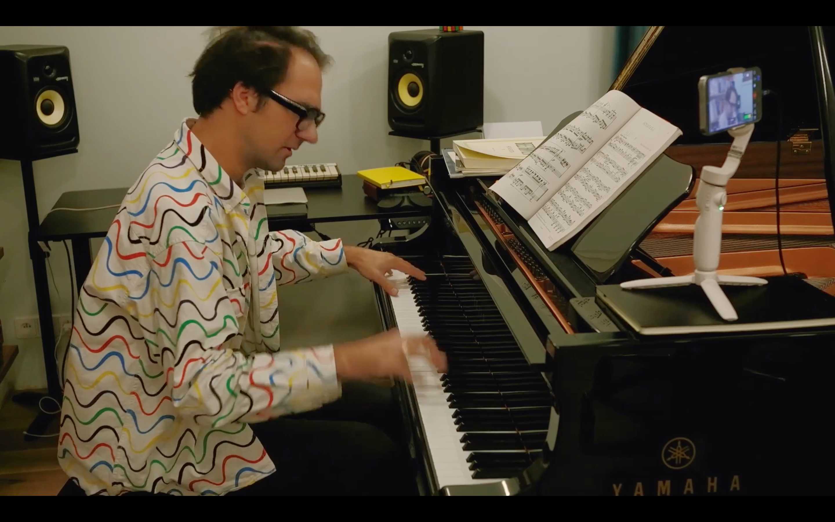 Aleksander Dębicz. Droga do kompletnej interpretacji utworu muzycznego na przykładzie „Błękitnej Rapsodii” G. Gershwina.