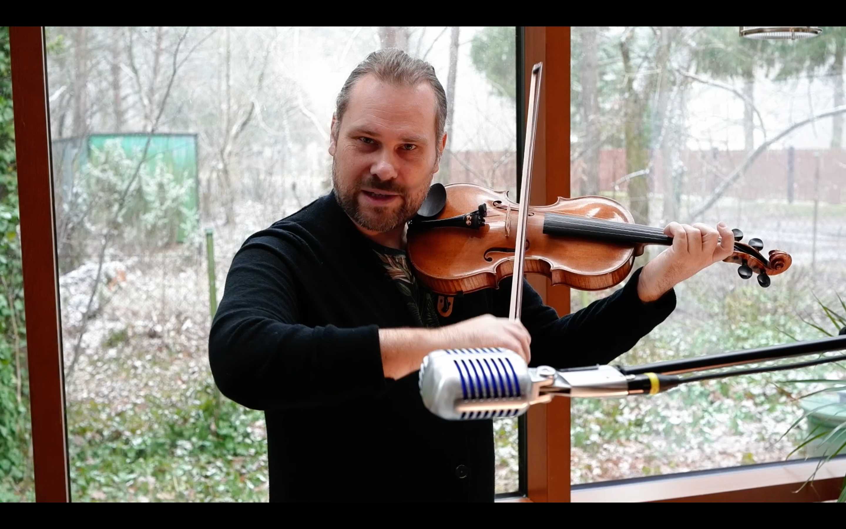 Jakub Jakowicz. Wibracja smyczkiem.