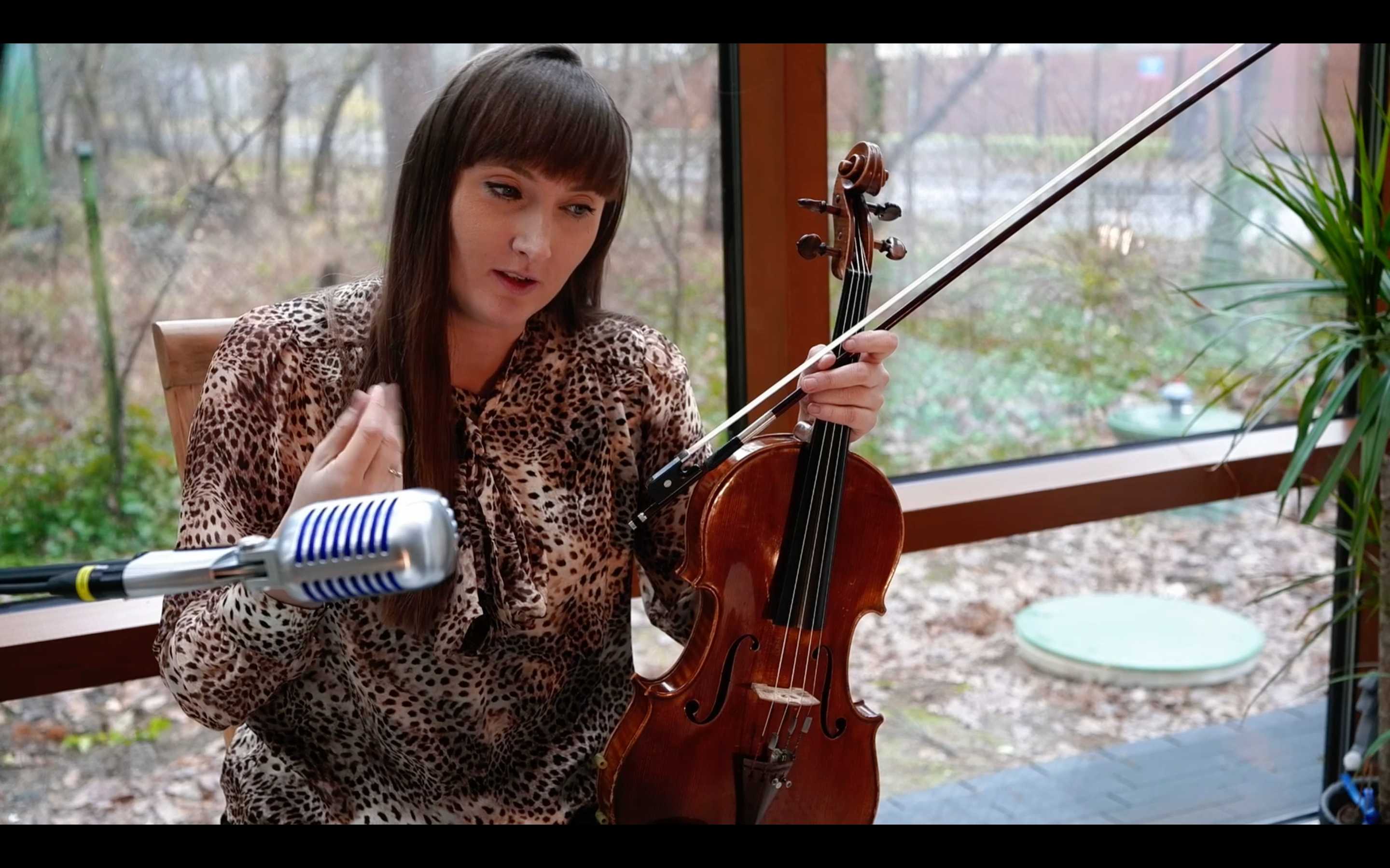 Katarzyna Budnik. Analiza techniki lewej ręki w oparciu o różnice między altówką a skrzypcami.