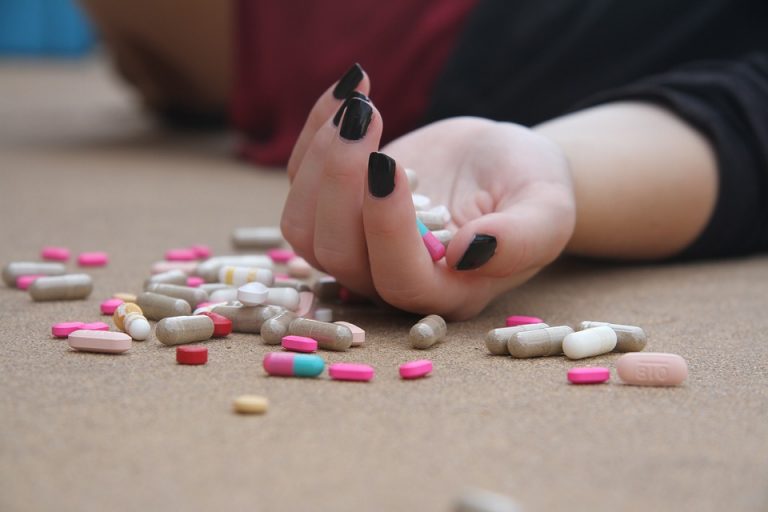 Psychotraumatologia w kontekście prób samobójczych z podstawami psychiatrii dziecięcej i terapii zaburzeń zachowania dzieci i młodzieży