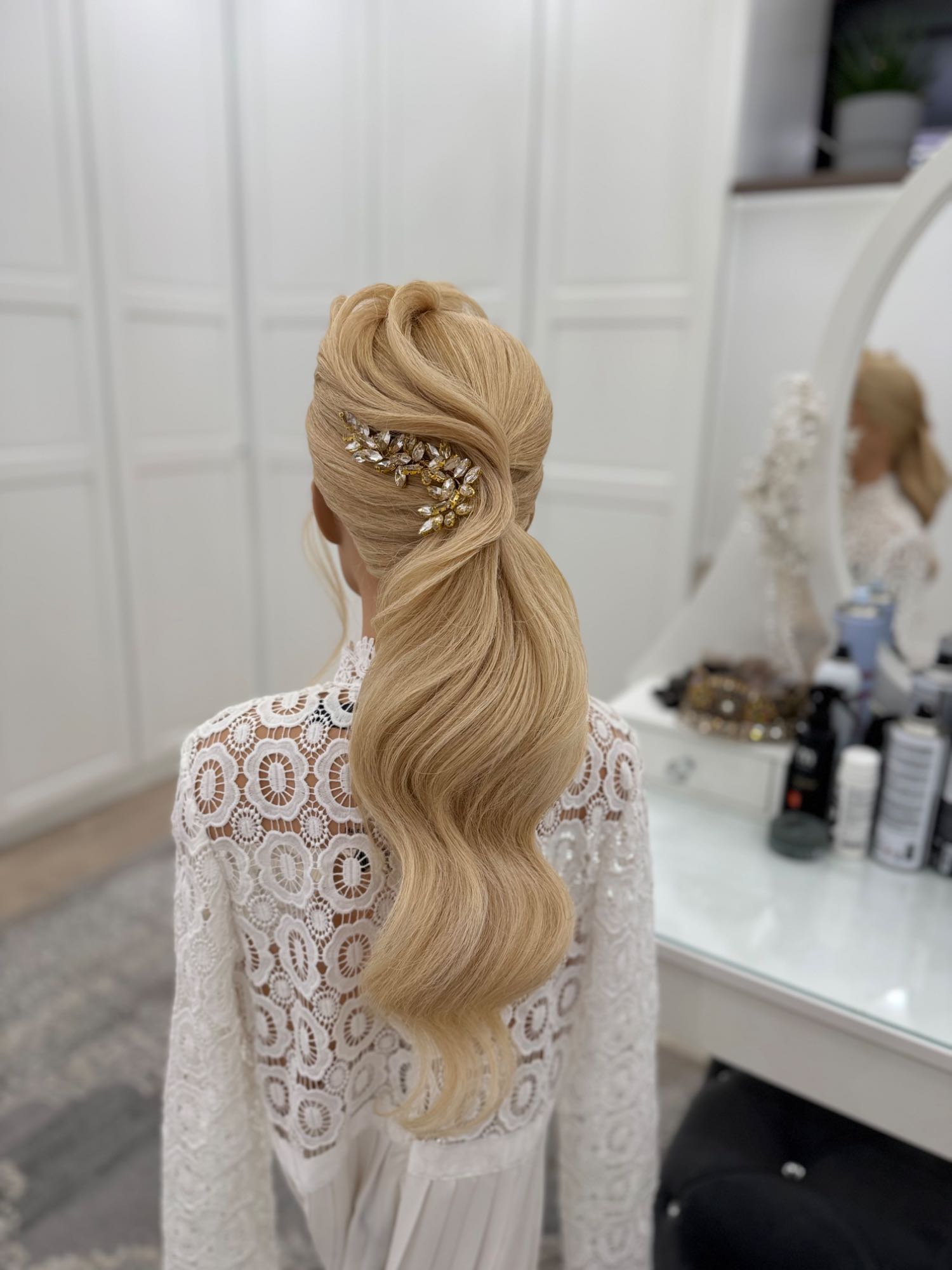 Niski kucyk w stylu Hollywood