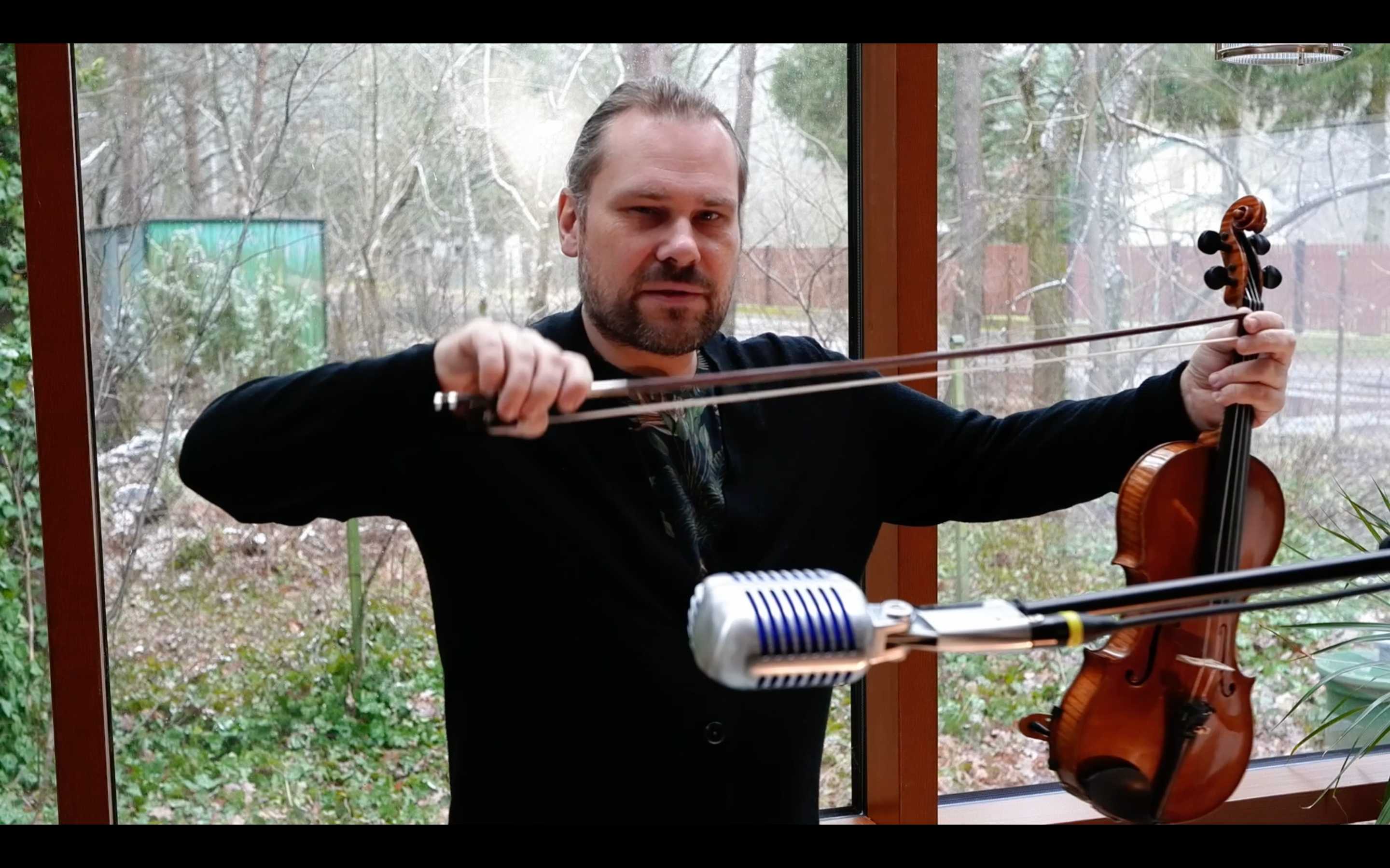 Jakub Jakowicz. Smyczek jako narzędzie do tworzenia dźwięku.