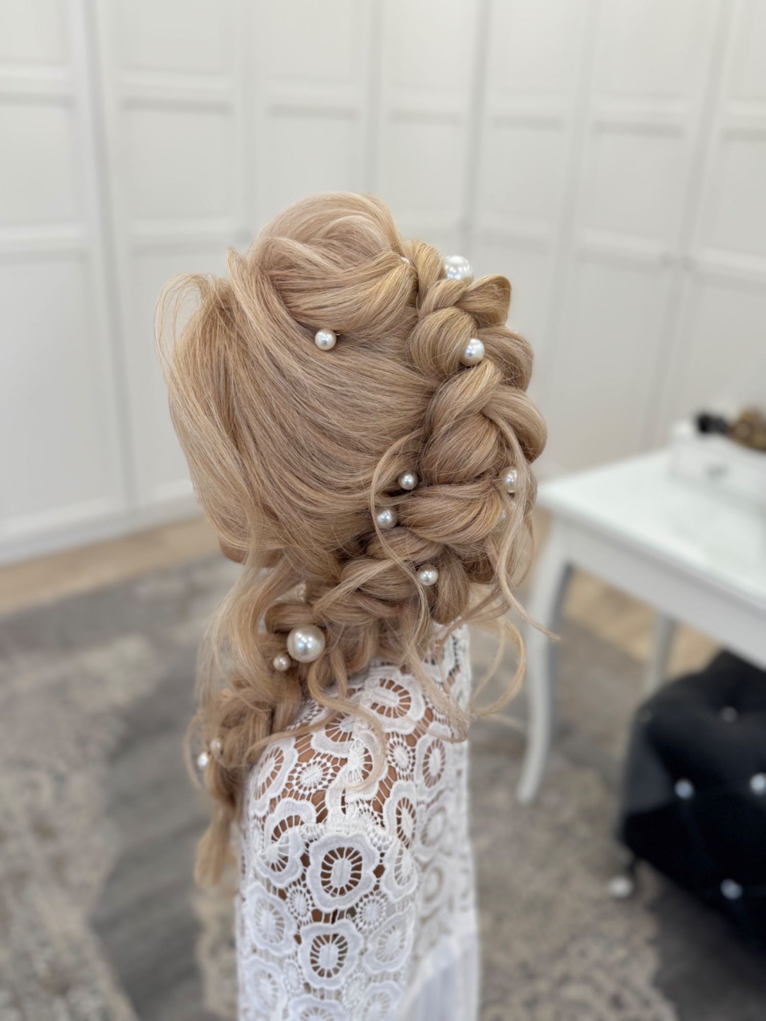 Romantyczny warkocz z perłami